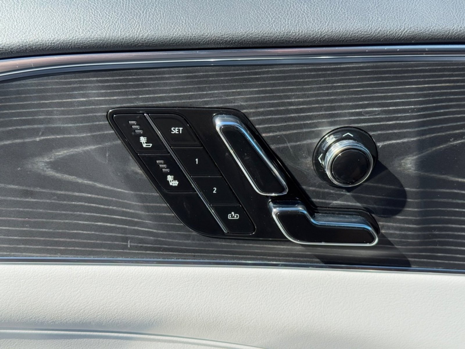 Used 2024 Cadillac Lyriq Luxury w/ LPO, Floor Liner Package image 37