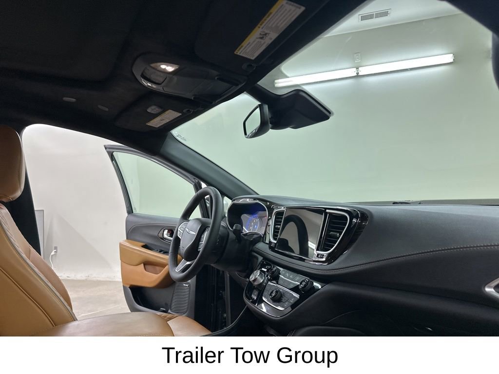 Used 2023 Chrysler Pacifica Pinnacle w/ Trailer Tow Group image 19