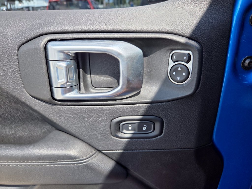 Used 2022 Jeep Wrangler Unlimited Sahara AWD/4WD image 22