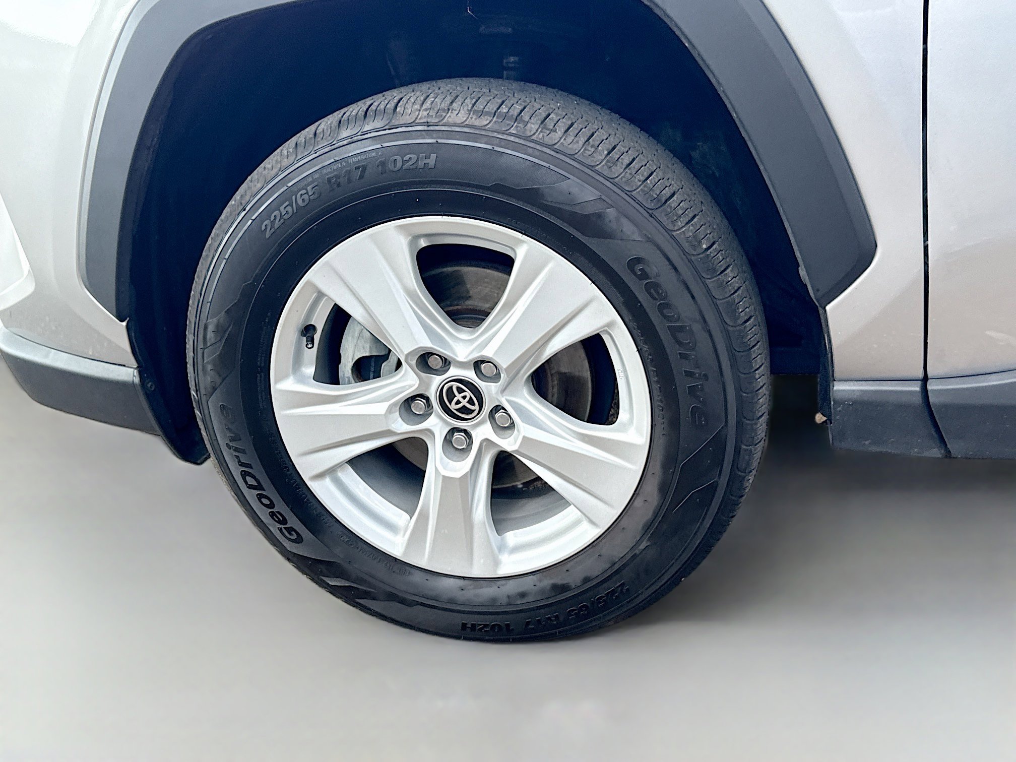 Used 2021 Toyota RAV4 XLE image 40