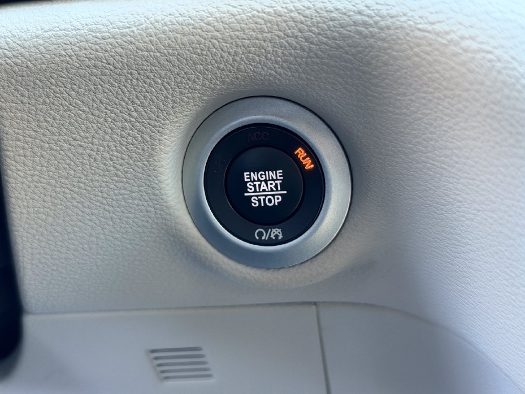 Used 2023 Chrysler Pacifica Touring-L FWD image 28