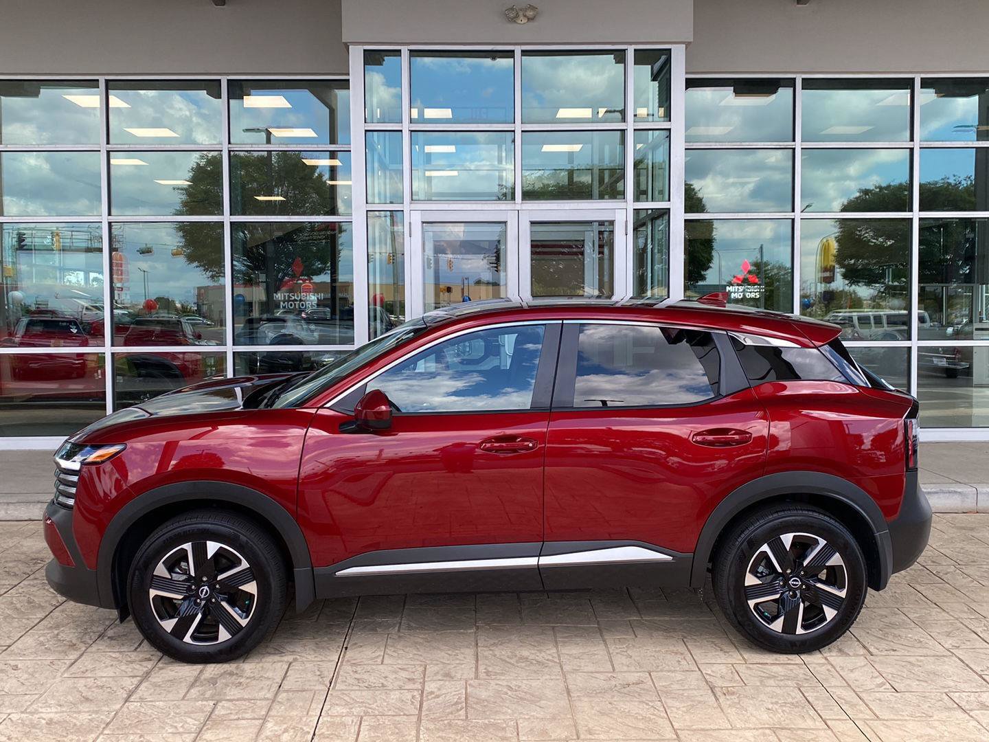 Certified 2025 Nissan Kicks SV AWD/4WD image 5