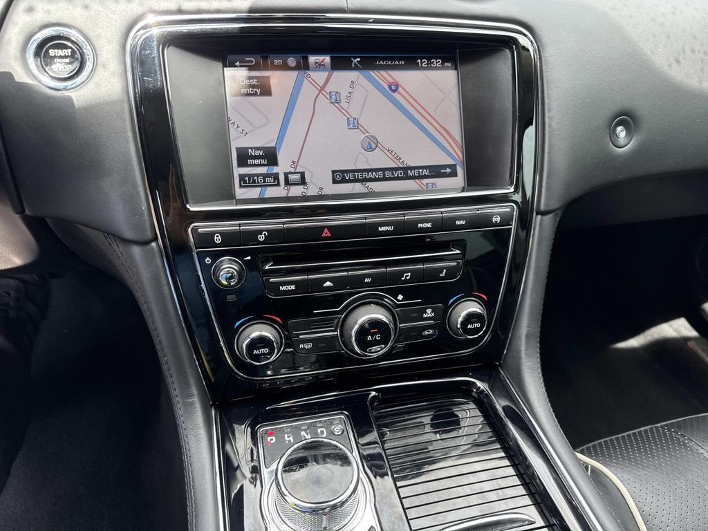 Used 2015 Jaguar XJ L Portfolio RWD image 25