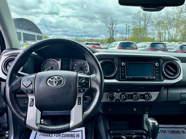 Used 2019 Toyota Tacoma SR5 AWD/4WD image 17