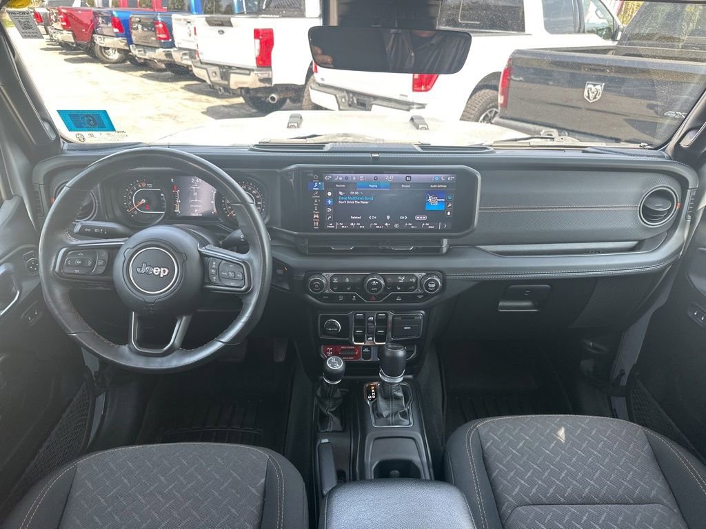 Used 2024 Jeep Gladiator Mojave w/ Technology Group AWD/4WD image 19