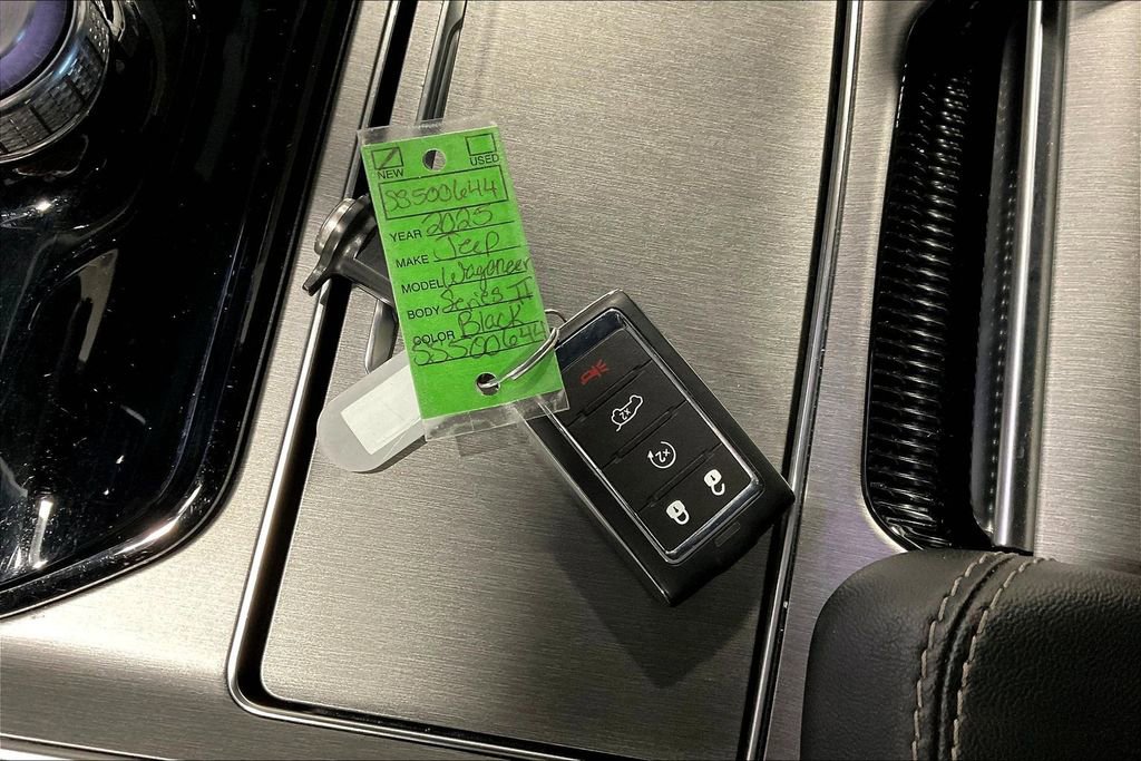 New 2025 Jeep Wagoneer L Series II w/ Premium Group I image 30