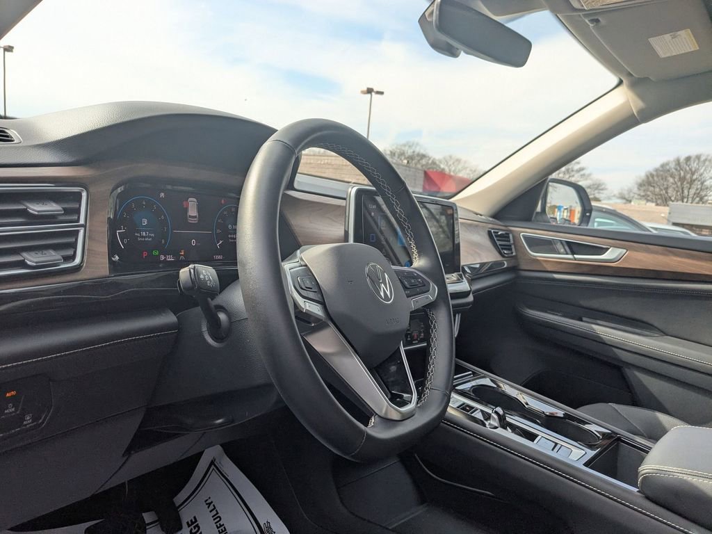 Used 2025 Volkswagen Atlas SE image 11