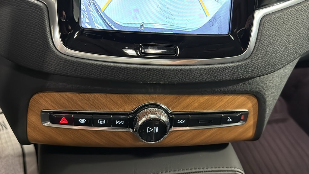 Certified 2025 Volvo XC90 T8 Plus w/ Protection Package Premier AWD/4WD image 17