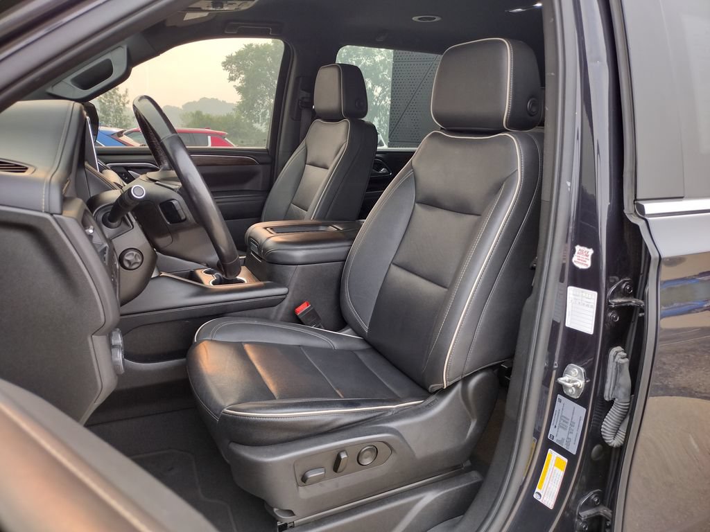 Used 2022 Chevrolet Suburban Premier AWD/4WD image 2