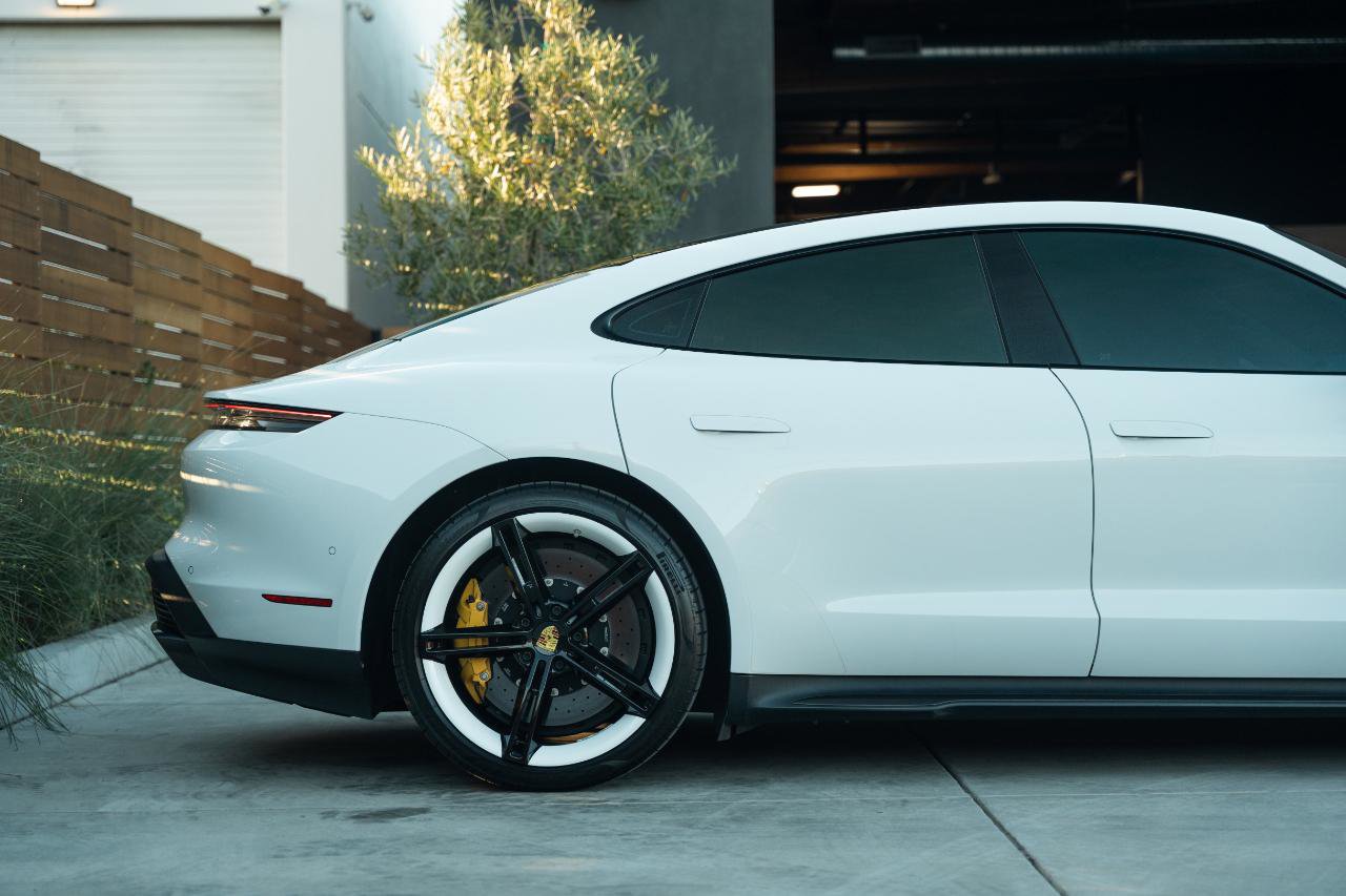 Used 2022 Porsche Taycan Turbo S image 9