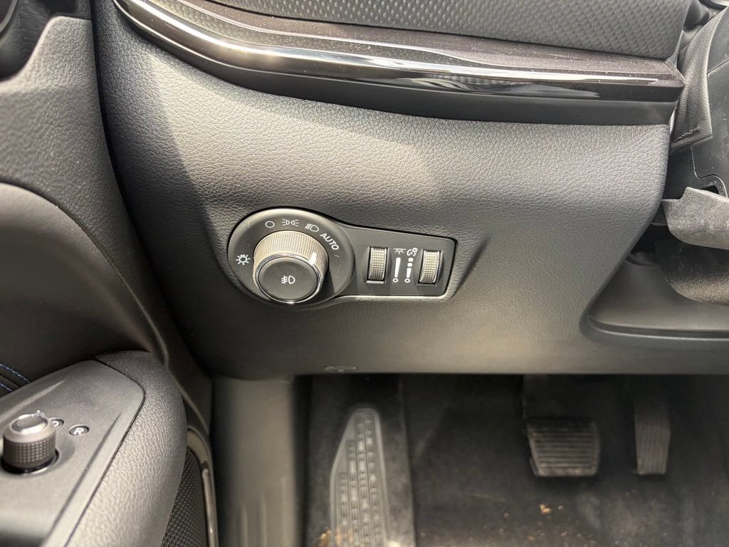 New 2026 Jeep Compass Latitude AWD/4WD image 33