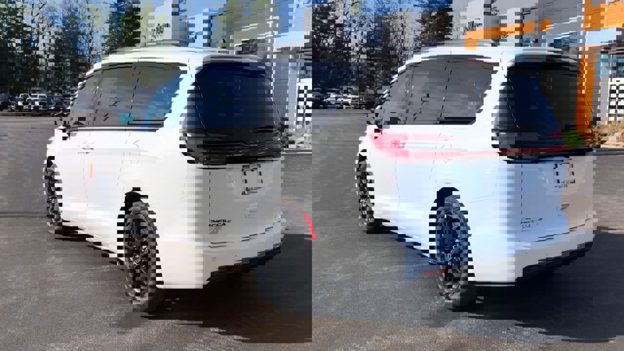 New 2026 Chrysler Pacifica Select image 6