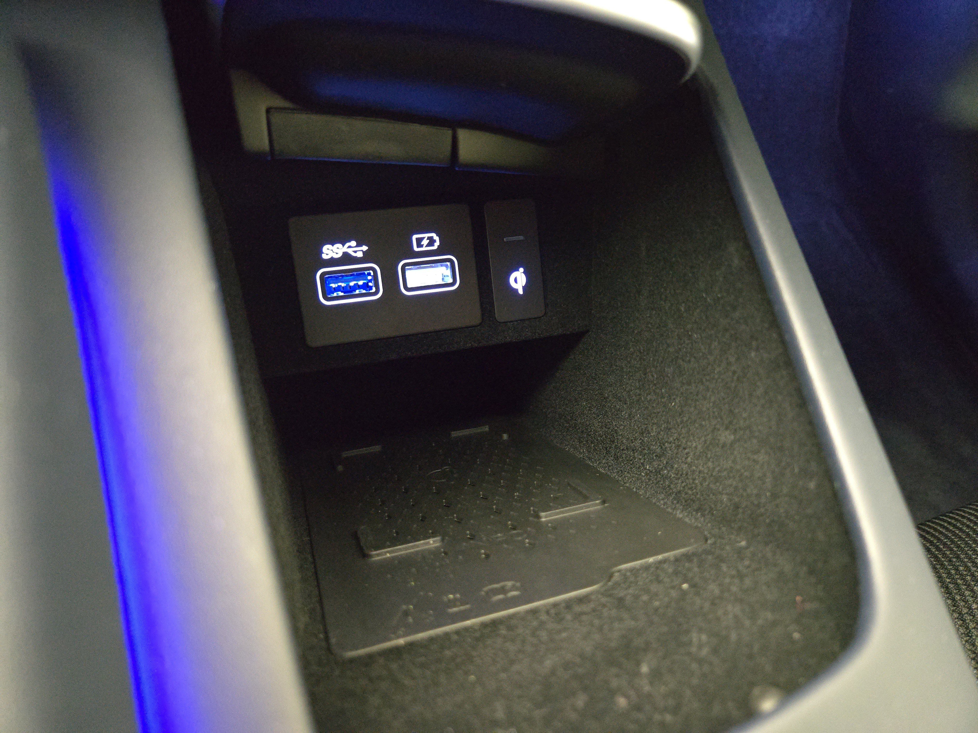 Used 2024 Genesis GV70 2.5T w/ Sport Prestige Package image 28