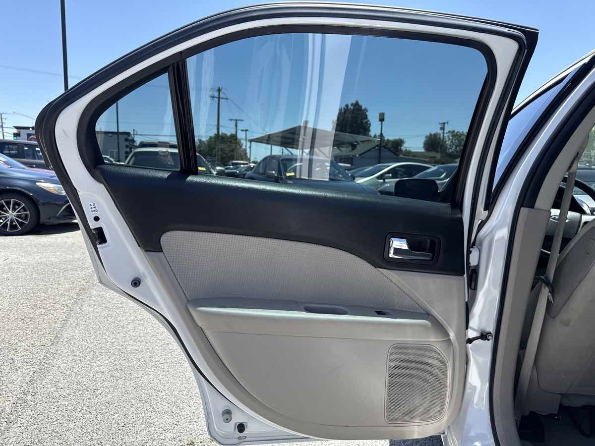 Used 2009 Ford Fusion SEL FWD image 11