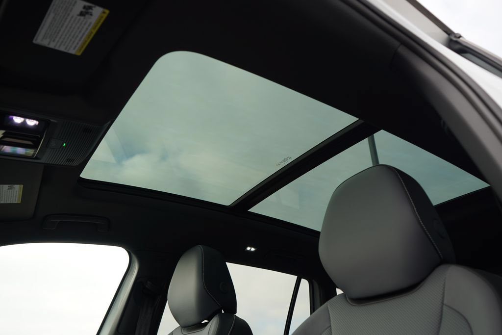 New 2026 Volkswagen Tiguan SE R-Line FWD image 12