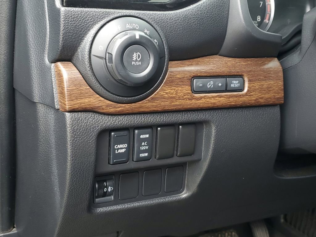 Used 2021 Nissan Titan Platinum Reserve w/ Moonroof Package image 25