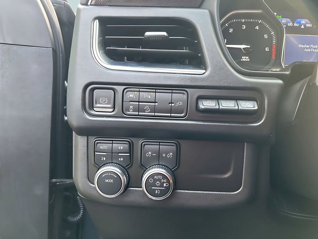 Used 2021 GMC Yukon AT4 image 16