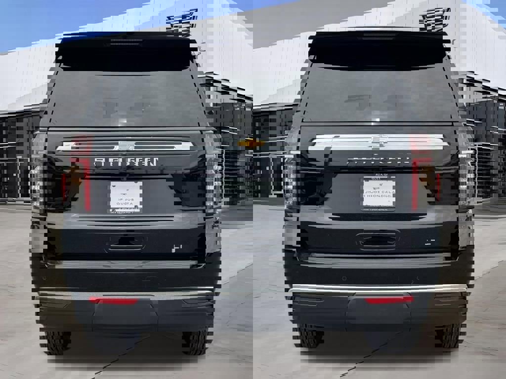 Used 2023 Chevrolet Suburban LT w/ Luxury Package AWD/4WD image 6