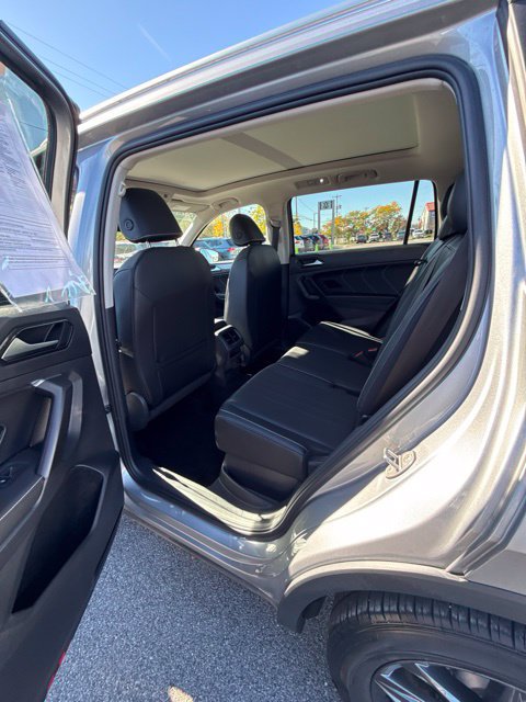 Used 2023 Volkswagen Tiguan SE w/ Panoramic Sunroof Package AWD/4WD image 25