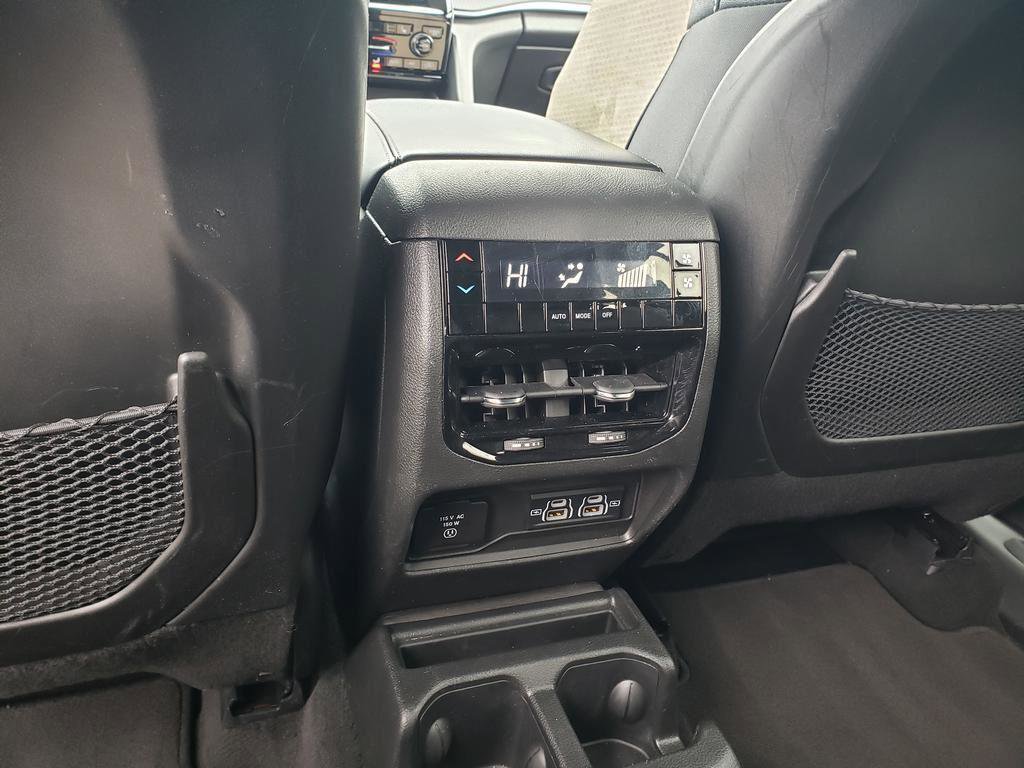 Used 2023 Jeep Grand Cherokee L Laredo image 22