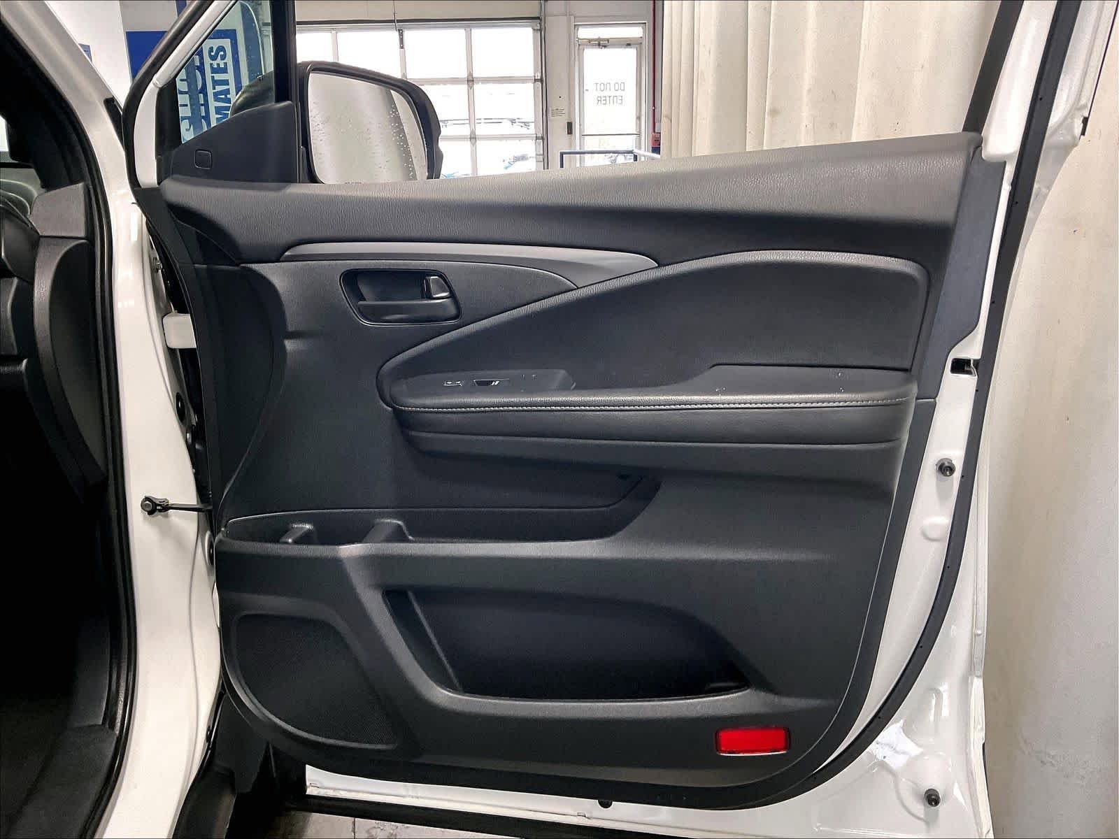 Used 2023 Honda Passport EX-L image 12
