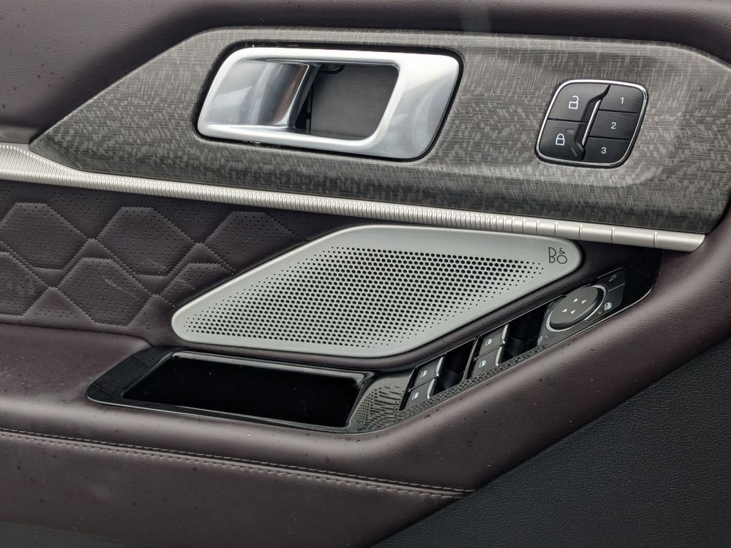 Used 2025 Ford Explorer Platinum w/ LUX Leather Package AWD/4WD image 13