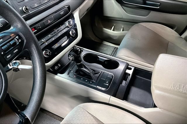Used 2016 Kia Sedona L FWD image 18