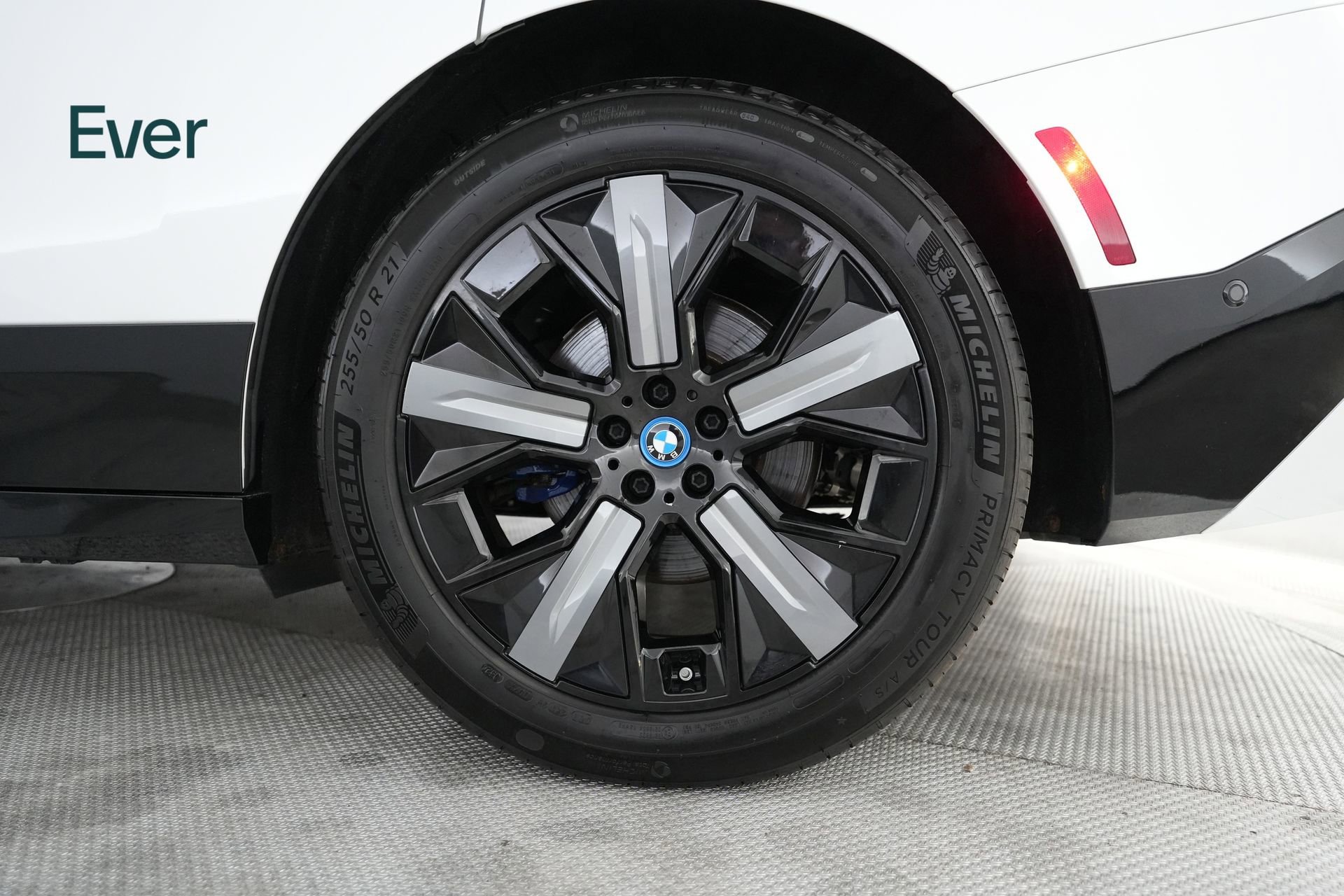 Used 2022 BMW iX xDrive50 w/ Premium Package AWD/4WD image 9