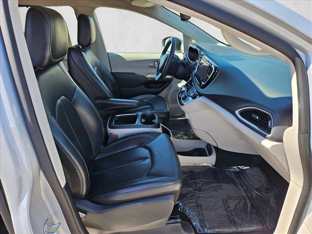 Used 2023 Chrysler Pacifica Touring-L image 26