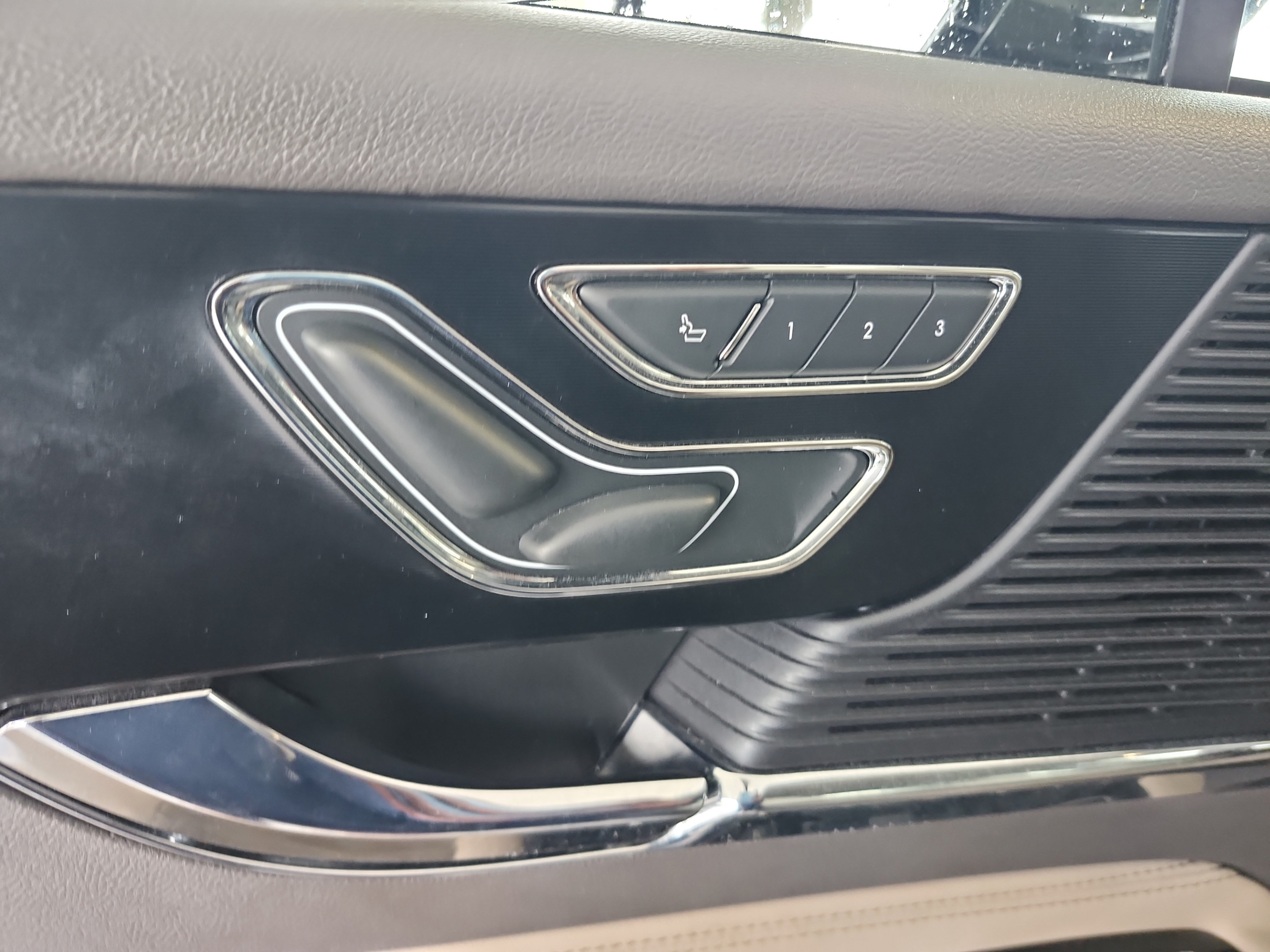 Used 2021 Lincoln Corsair FWD w/ Convenience Package image 15