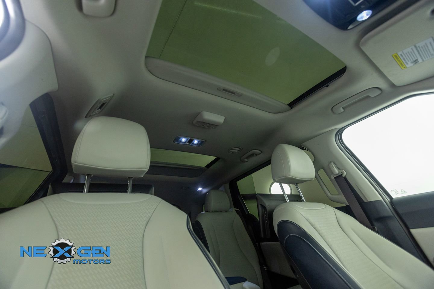 Used 2025 Kia Carnival SX Prestige FWD image 45