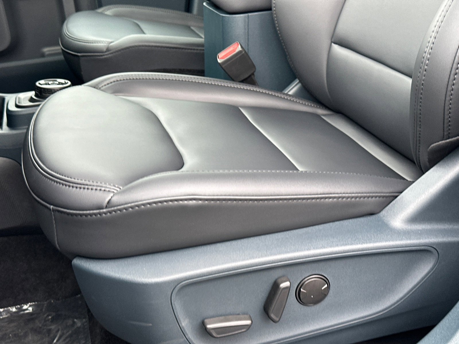 New 2025 Ford Maverick Lariat w/ Black Appearance Package image 16