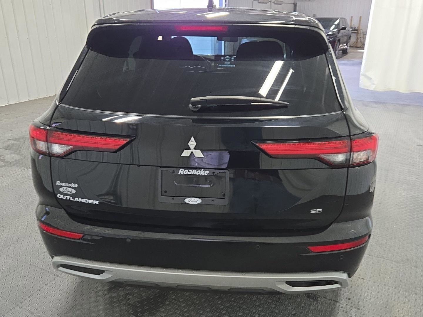 Used 2024 Mitsubishi Outlander SE Black Edition image 7