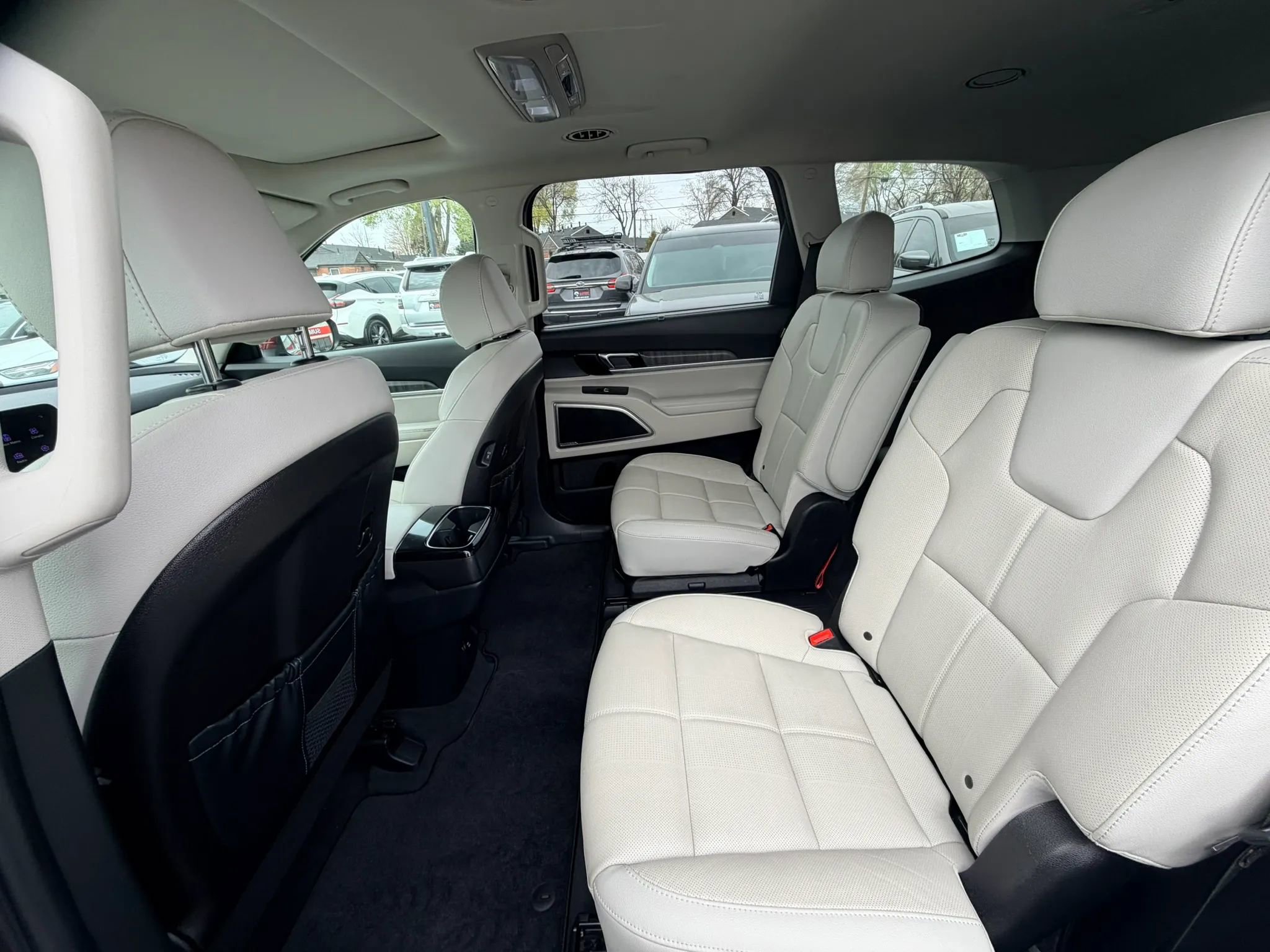 Used 2024 Kia Telluride EX w/ EX Captain's Chair Package image 26