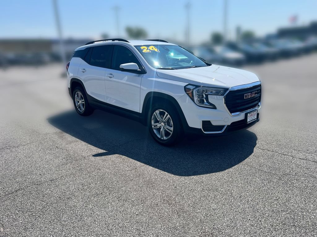 Used 2024 GMC Terrain SLE w/ Driver Convenience Package FWD image 11