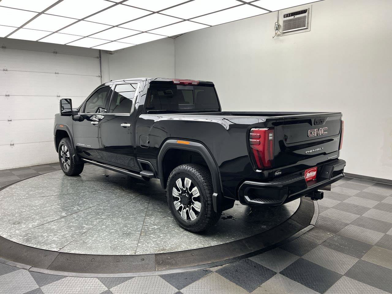 Certified 2026 GMC Sierra 2500 Denali w/ Denali Reserve Package AWD/4WD image 2