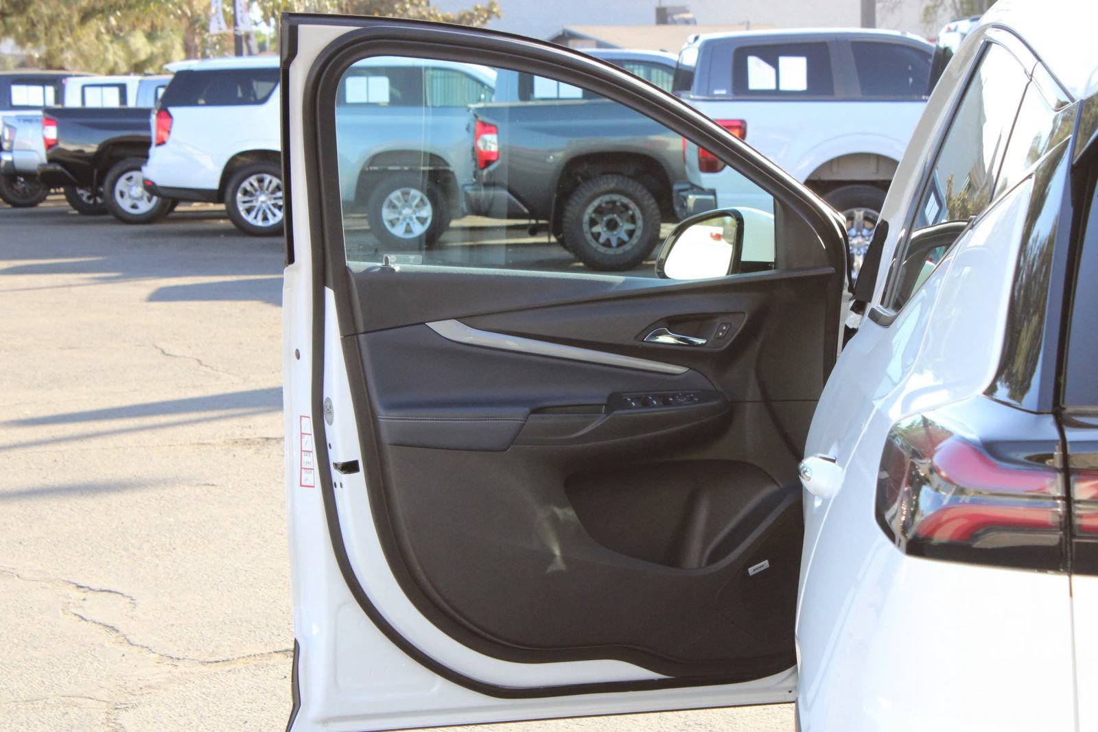 Used 2022 Chevrolet Bolt EUV Premier w/ Launch Edition FWD image 6