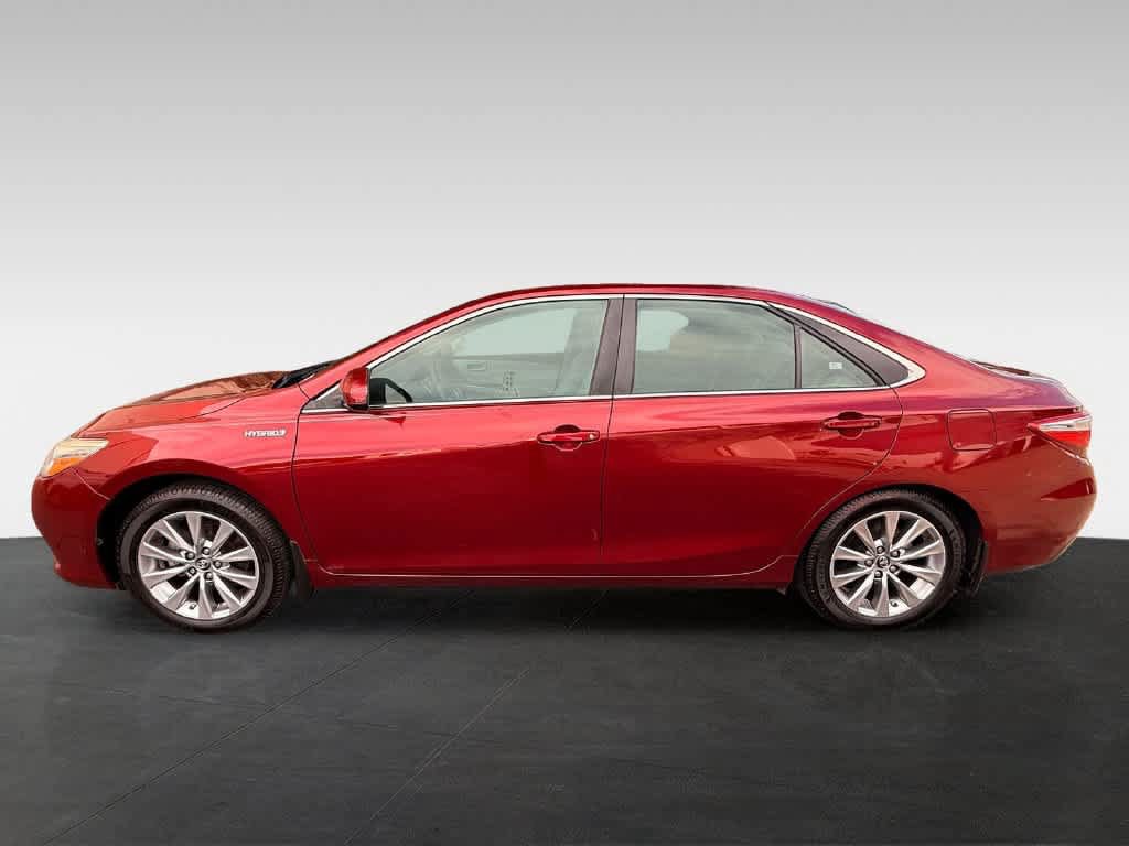 Used 2016 Toyota Camry XLE w/ Moonroof Package FWD image 3