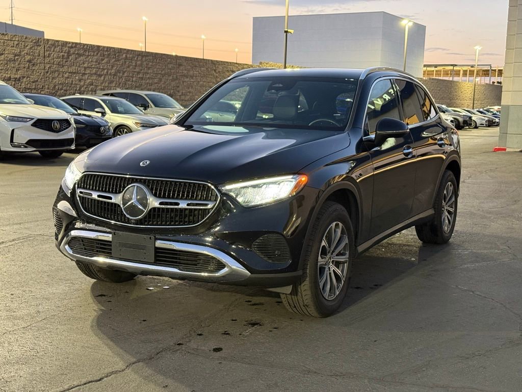 Used 2024 Mercedes-Benz GLC 300 w/ Winter Package image 8