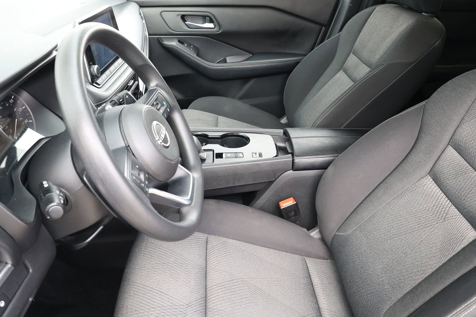 Used 2024 Nissan Rogue SV image 14