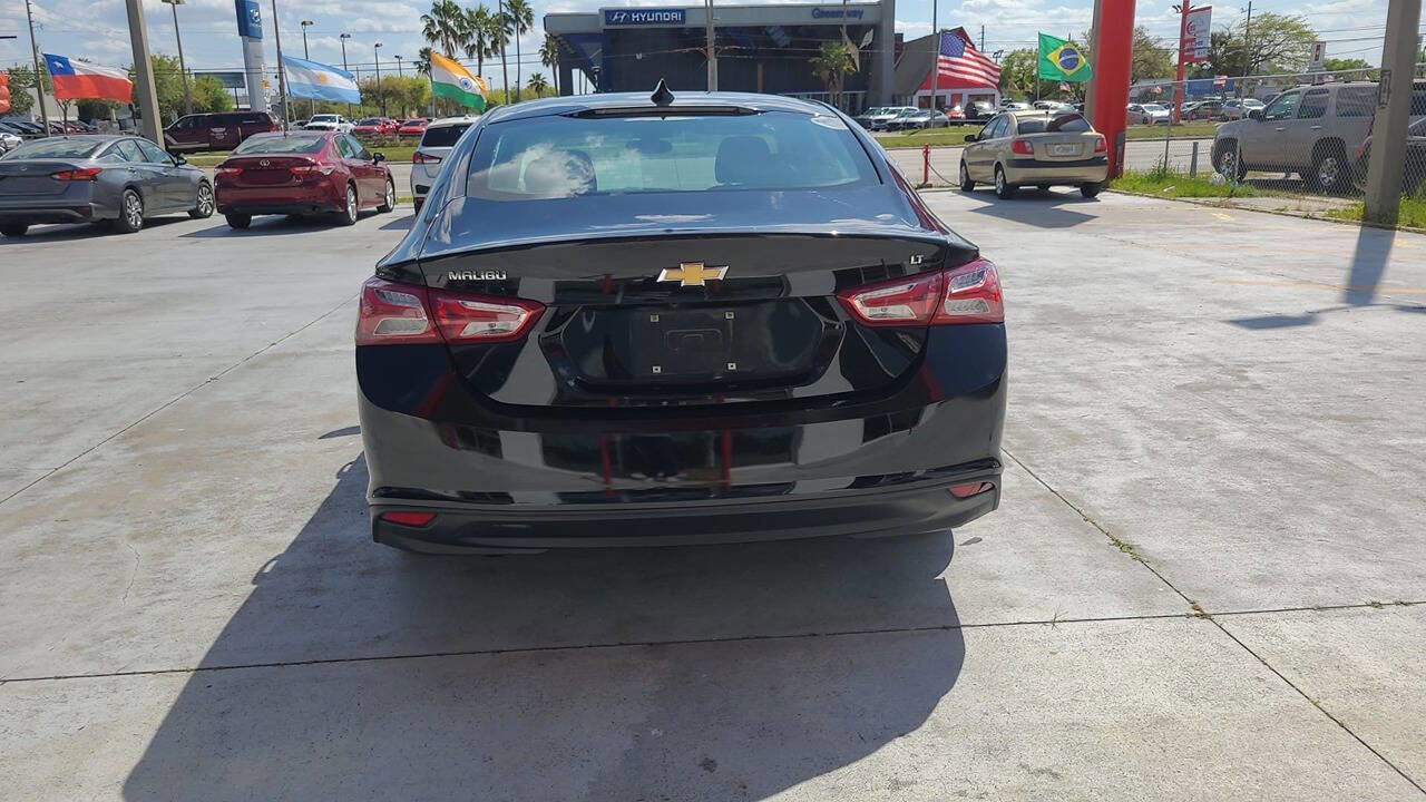 Used 2020 Chevrolet Malibu LT image 2