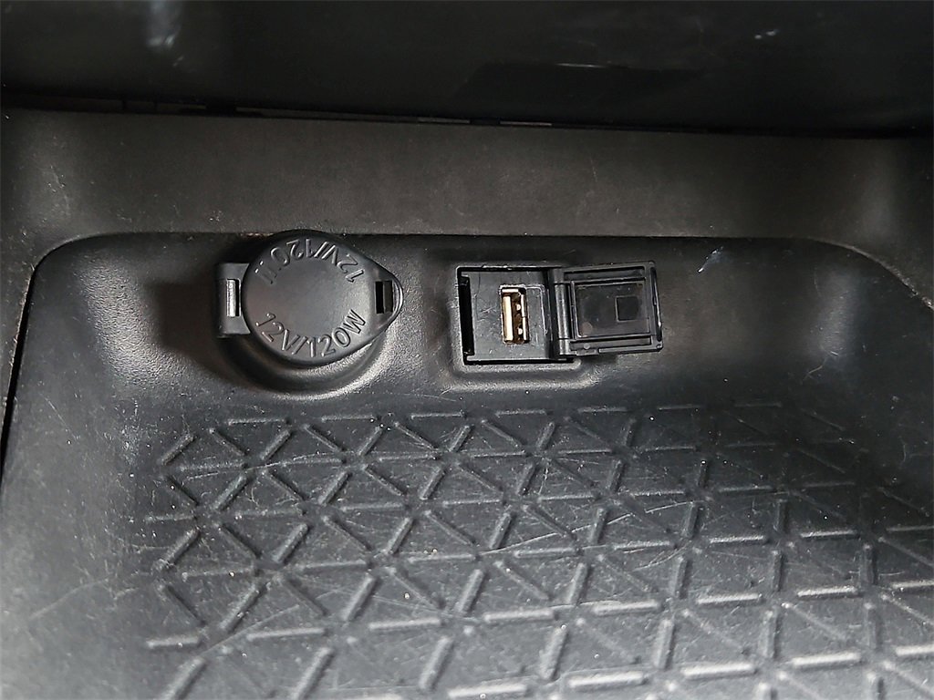 Used 2021 Toyota RAV4 LE image 22