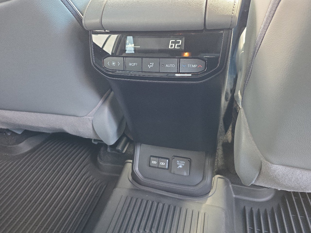 Used 2026 Toyota Highlander Limited AWD/4WD image 19