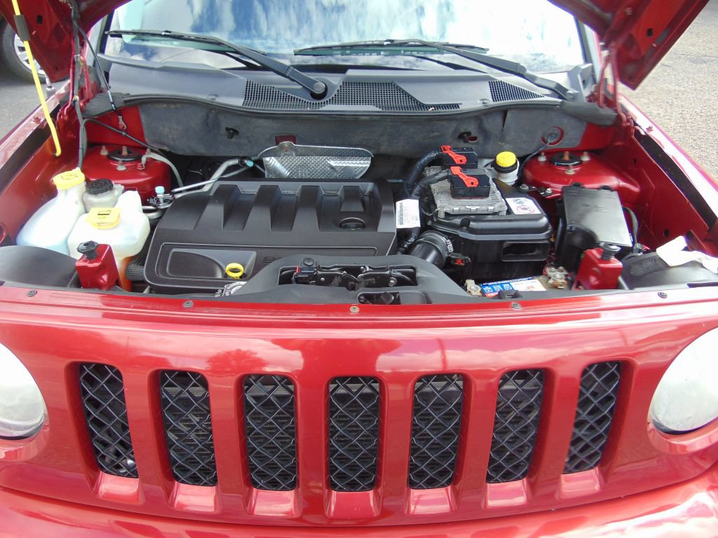 Used 2014 Jeep Patriot Latitude FWD image 31