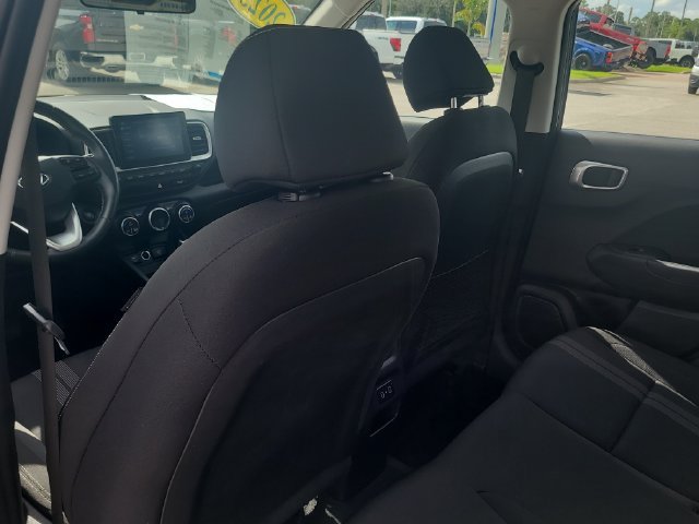 Used 2025 Hyundai Venue SEL FWD image 11
