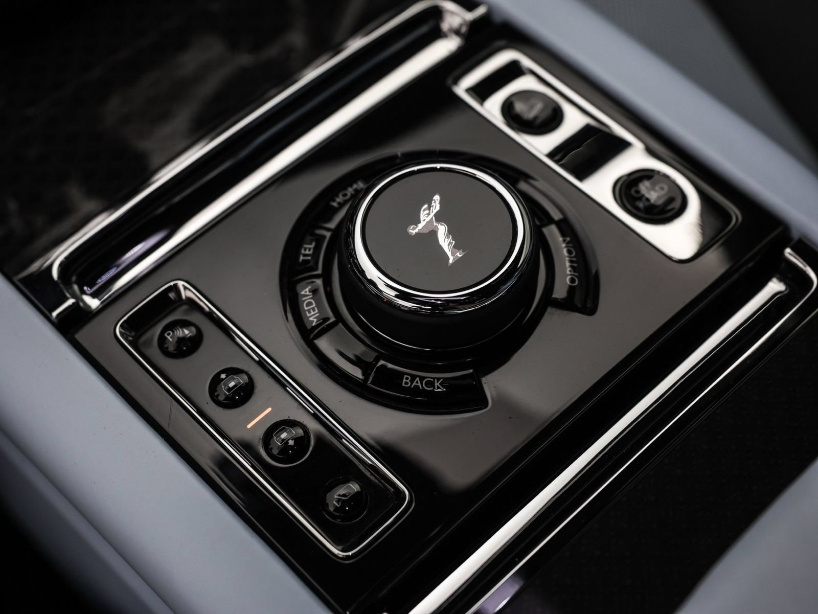 Certified 2025 Rolls-Royce Cullinan Black Badge AWD/4WD image 50