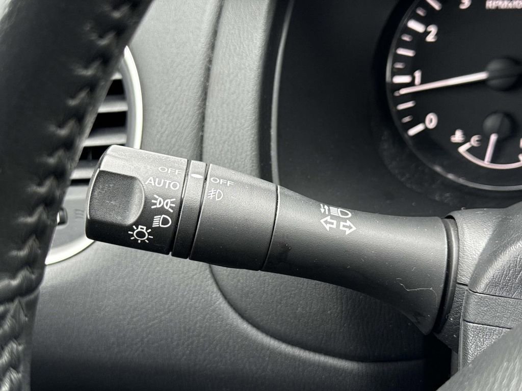 Used 2018 Nissan Pathfinder Platinum image 31