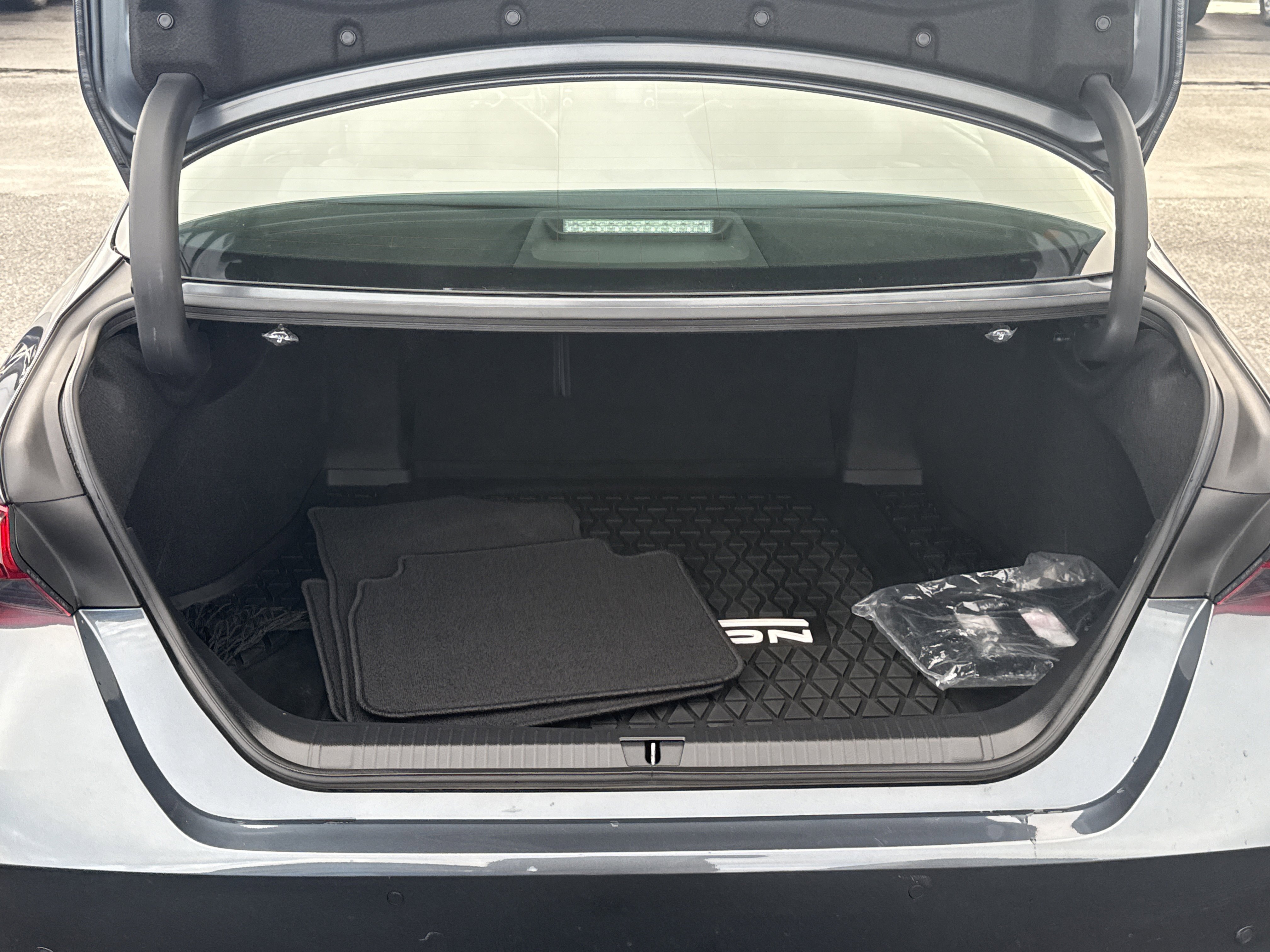 Used 2022 Toyota Avalon Limited image 6