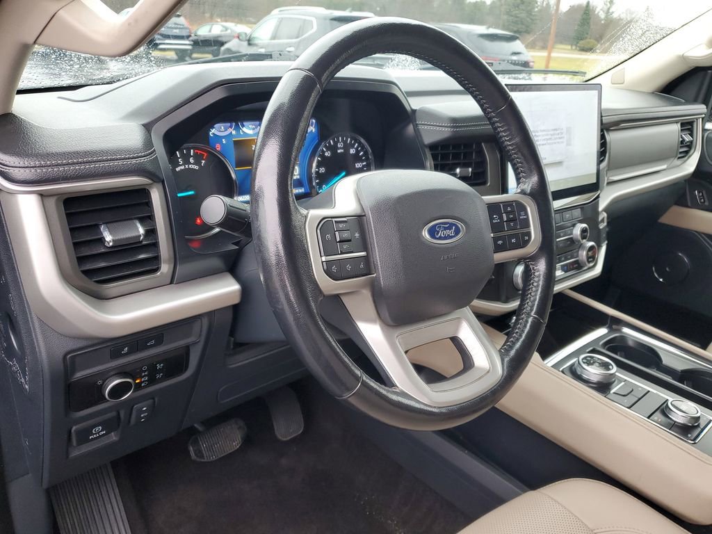 Used 2023 Ford Expedition Max XLT image 11