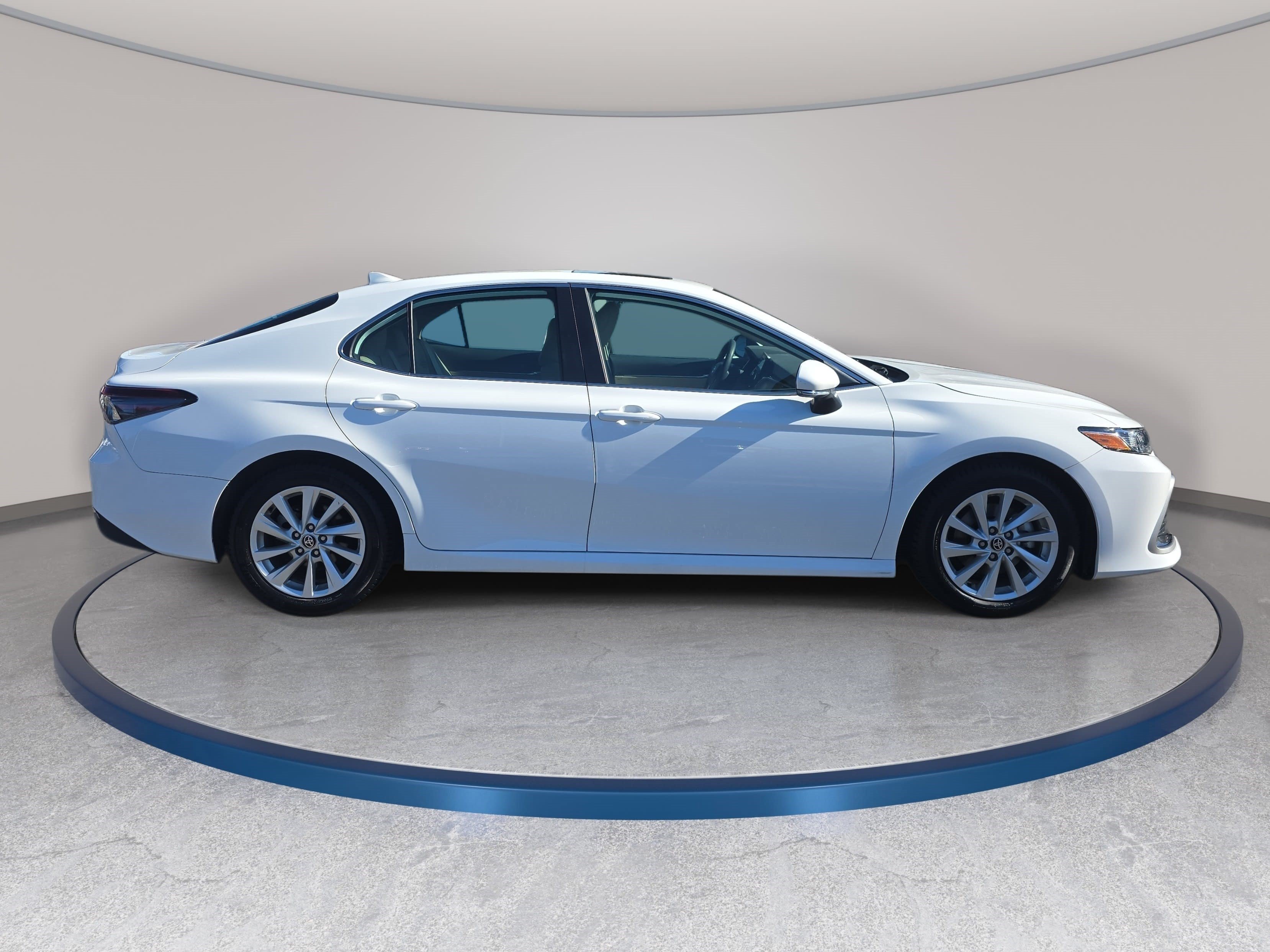 Used 2024 Toyota Camry LE w/ Convenience Package FWD image 4